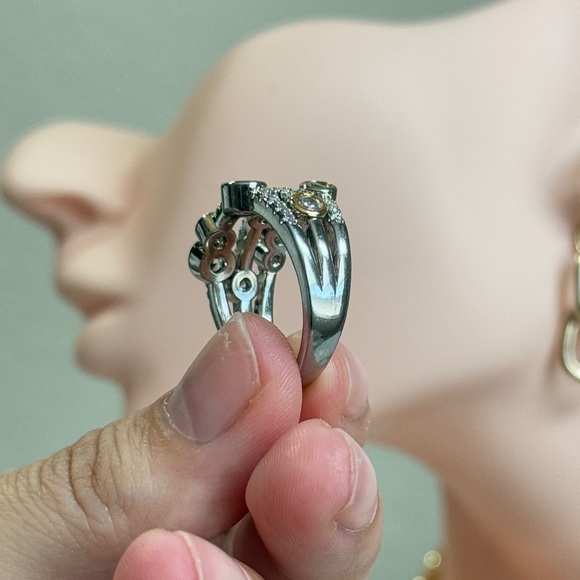 Elegant Silver and Gold Multi-Stone Ring - Picture 9 of 13
